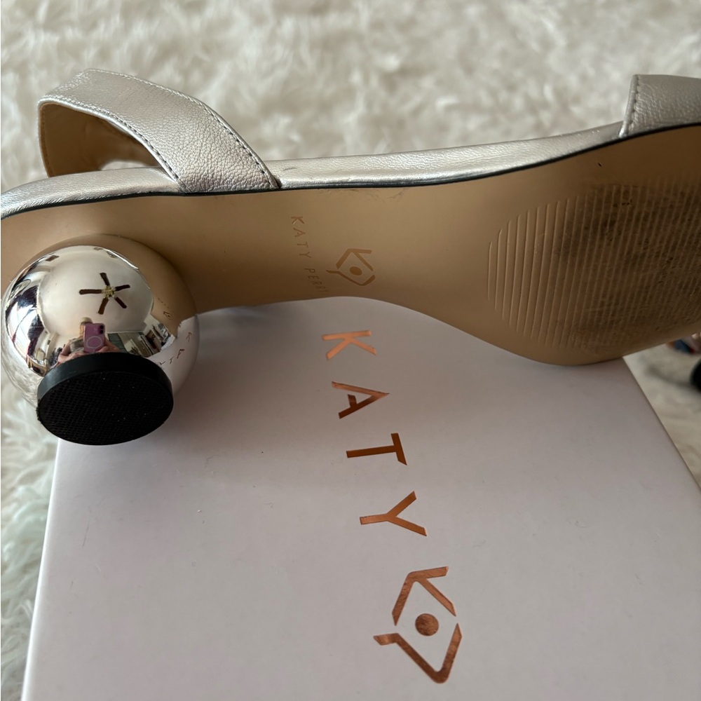 Katy Perry Collections Silver Sandals Elegant Open-Toe Design
Clean wore twice - Picture 4 of 9
